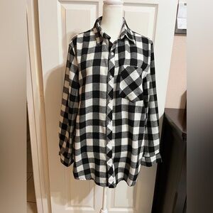 (A) Sangtree Black and white plaid button-down shirt